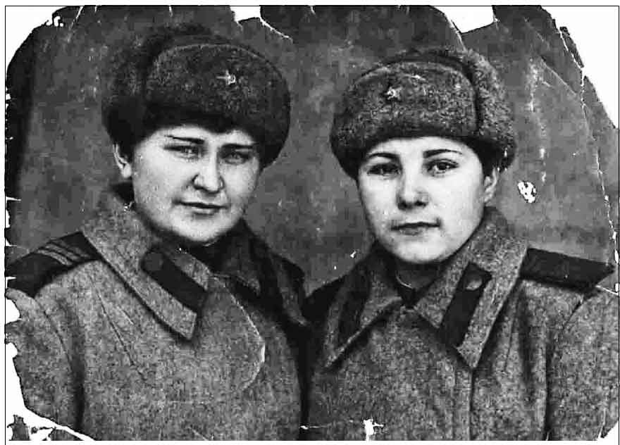 Анна (справа) с фронтовой подругой.