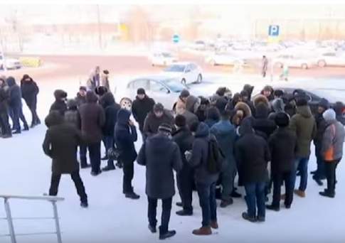  Уволенные рабочие «Абу-Даби Плаза» в Астане могут рассчитывать на премию или материальную помощь