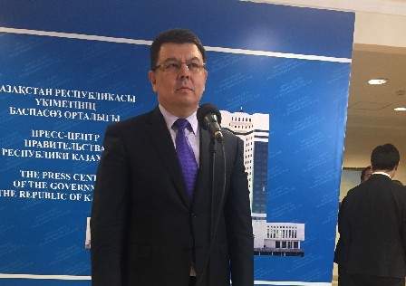 Назарбаев объявил выговор министру энергетики РК Бозумбаеву