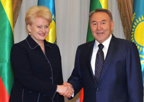 Назарбаев поздравил Далю Грибаускайте с переизбранием на пост Президента Литвы