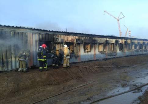 Число жертв пожара в вахтовом городке недалеко от Атырау возросло до 7