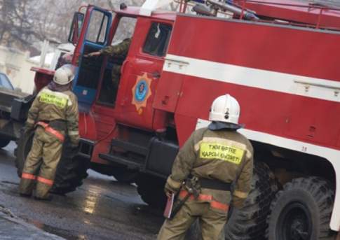В Актау в результате пожара в многоэтажке один человек погиб, 60 - эвакуированы