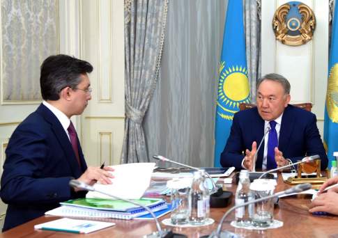 Назарбаев поручил повысить доходы в бюджет и снизить государственные расходы