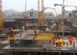 Президент посетил строящиеся бизнес-центры в Астане