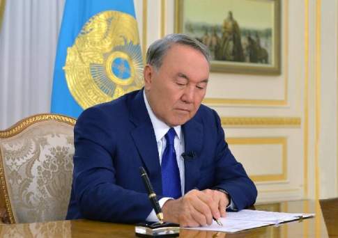 Назарбаев подписал Указ по реализации поправок в Конституцию РК