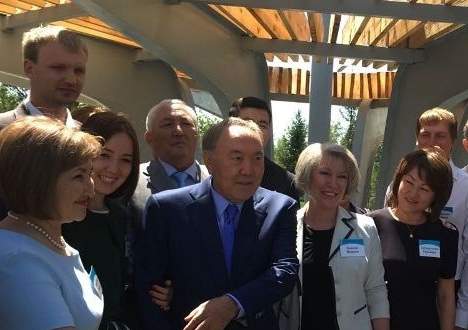 Президент Казахстана посетил парк «Нурлы жол» в Усть-Каменогорске