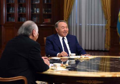 Назарбаев обсудил перевод казахского алфавита на латиницу с представителями творческой интеллигенции