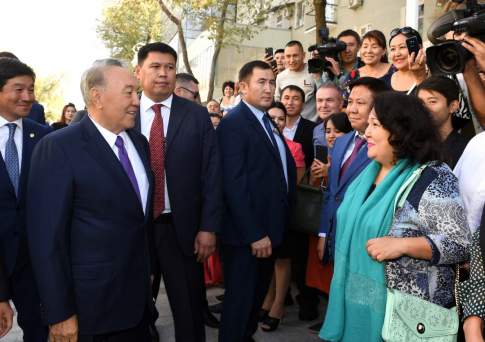 Назарбаев осмотрел обновленные улицы Алматы