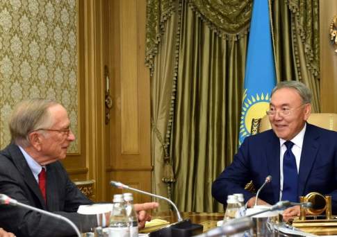  Президент РК обсудил с экс-сенатором США антиядерные инициативы