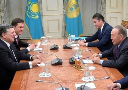 Назарбаев поблагодарил экс-председателя Еврокомиссии за участие в предстоящем заседании Астанинского клуба