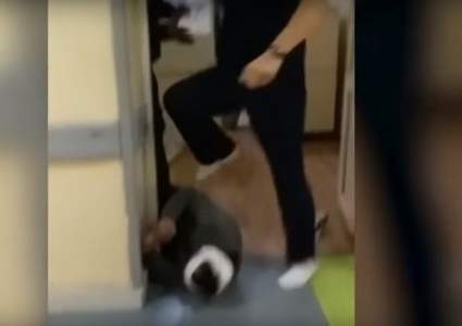 В центральной жд-больнице Астаны обещали уволить врача за избиение пациента (видео)