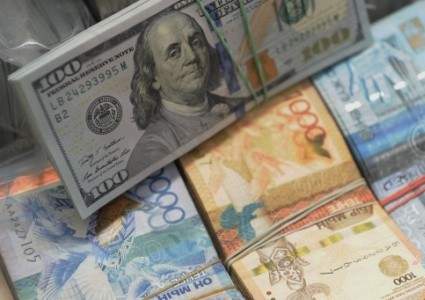 Курс продажи доллара в обменниках Алматы понизился до 362,5 тенге, в Астане и Шымкенте он составил 363 тенге
