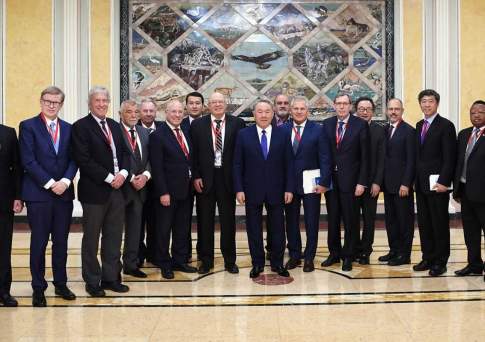 Президент РК Нурсултан Назарбаев встретился с лауреатами Нобелевской премии и ведущими экономистами