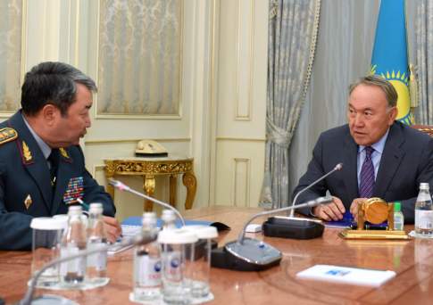 Глава минобороны РК проинформировал Назарбаева об итогах оперативно-стратегических учений «Каратау-2017»