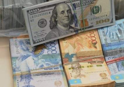 Курс продажи доллара в обменниках Алматы вырос до 370 тенге, в Астане и Шымкенте – до 368 и 367 тенге соответственно