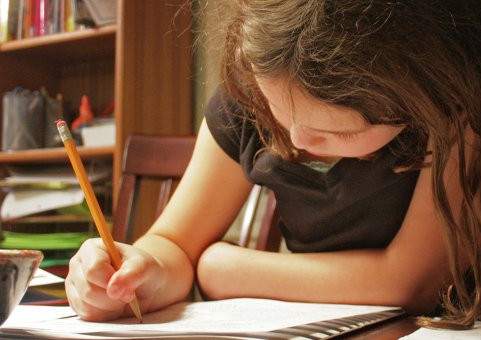 Казахстанским школьникам в два раза сократят объем домашнего задания