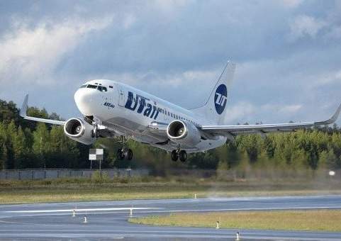 На территории Украины рядом с российской границей упал малайзийский Boeing 777