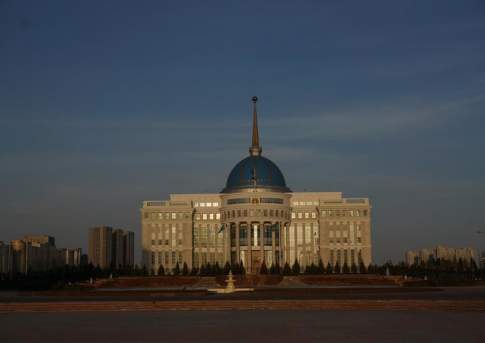  Соболезнования в связи с массовой гибелью людей при пожаре в ТРЦ в Кемерово выразил Назарбаев