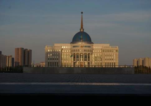 Назарбаева проинформировали о состоянии валютного и финансового рынка страны