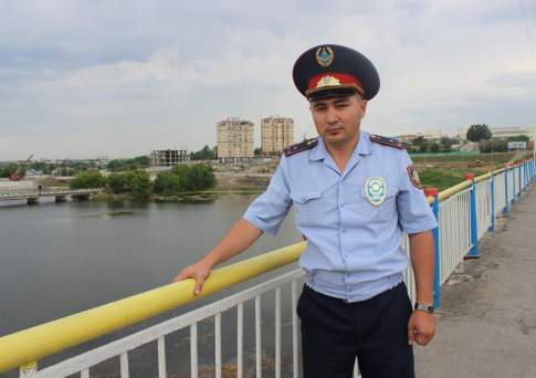 В Костанае несостоявшаяся самоубийца предложила полицейскому руку и сердце