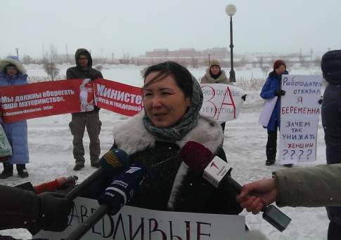 Следом за алматинками на митинг против «декретных» поправок вышли и астанинские женщины