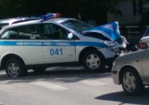  В Атырау по факту столкновения авто полицейского с автомобилем горожанки ведется расследование