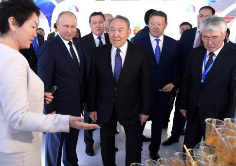 Назарбаев и Путин посетили выставку в Петропавловске
