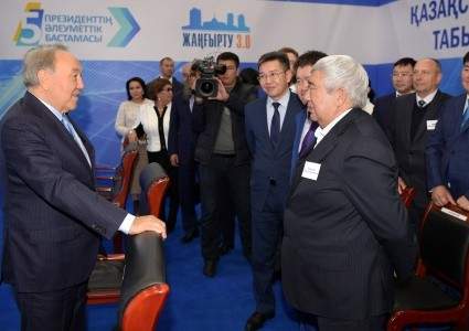 Назарбаев распорядился о повышении зарплат и ремонте дорог в Актюбинской области