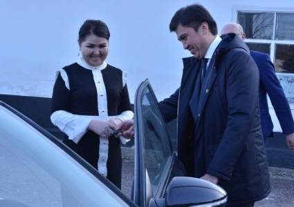 Назарбаев подарил автомобиль вспомогательной школе-интернату Шымкента