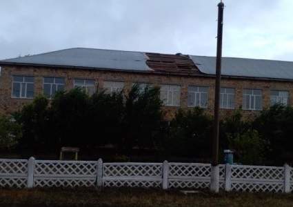 Несколько тысяч квадратных метров кровли сорвало ветром с десятков зданий в Карагандинской области