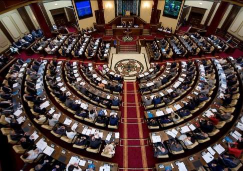 Парламент РК принял конституционные поправки, исключающие прямую выборность акимов