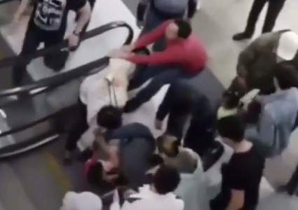 Двухлетняя девочка пострадала из-за неисправности эскалатора на центральном рынке в Астане