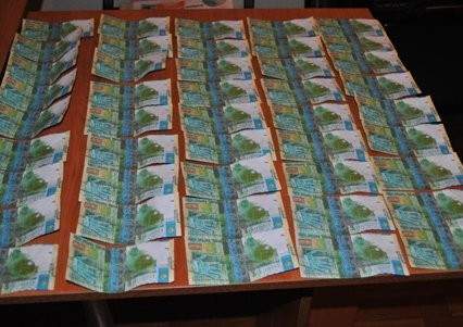 В Астане задержали фальшивомонетчицу с крупной партией поддельных тенге
