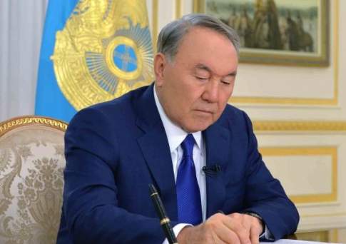 Назарбаев присудил госстипендию в области культуры Самал Еслямовой и Олжасу Сулейменову