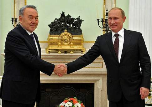 Путин поздравил Назарбаева с победой на выборах президента Казахстана