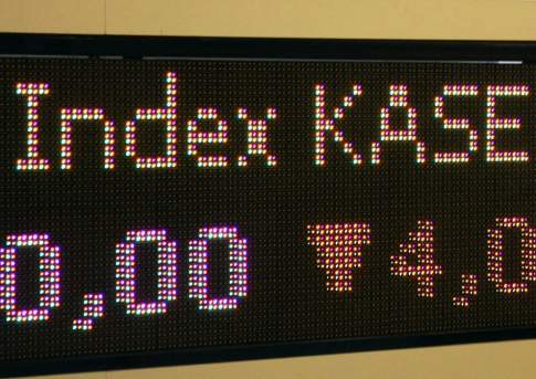 Средневзвешенный курс тенге на торгах KASE упал на 13,88 тенге и составил 243,99 тенге за доллар
