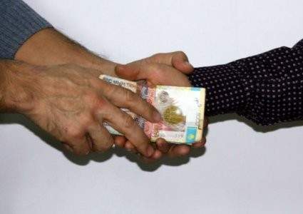  В Жамбылской области глава районной ветслужбы заплатит более 1 млн тенге за взятку