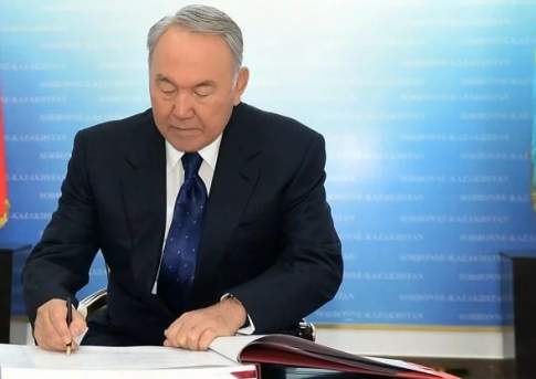 Назарбаев подписал закон о гарантированном трансферте из Нацфонда на 2017-2019 гг.