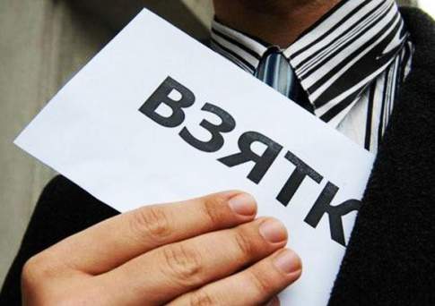 Начальника отдела общественной безопасности ЛУВД на станции "Алматы-1" задержали при получении взятки