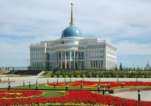 Президент выразил соболезнования семье художника Ниязбекова в связи с его кончиной