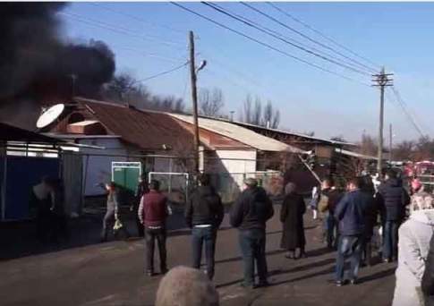  В Алматы горит частный дом (ВИДЕО)