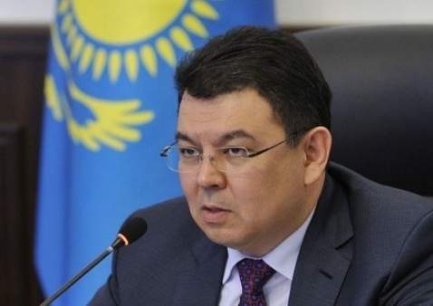 Бозумбаев извинился перед казахстанцами за проблемы с бензином