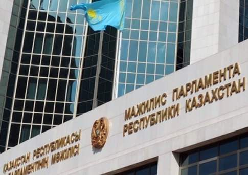 Мажилис одобрил в первом чтении законопроект об адвокатской деятельности и юрпомощи