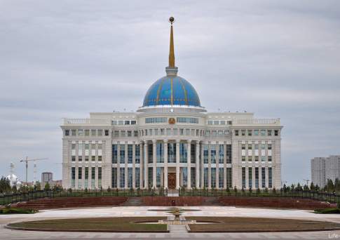 Назарбаев соболезнует в связи с терактами в Париже