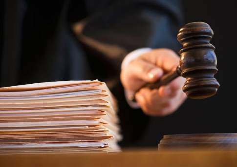 Чиновника из Карагандинской области приговорили к 6 годам лишения свободы за получение взятки в размере 1,5 млн тенге