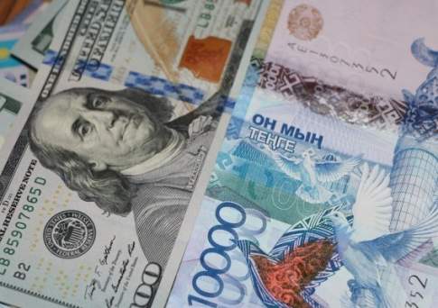 Стоимость продажи доллара в обменниках Астаны, Алматы и Шымкента снизилась