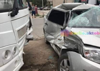 Трое детей пострадали в ДТП с участием пассажирского автобуса в Актобе
