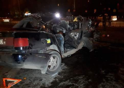 Ребенок и взрослый погибли в результате столкновения иномарки и грузовой машины в Алматы
