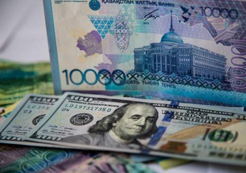 Курс тенге на торгах KASE понизился до 313,02 тенге за доллар