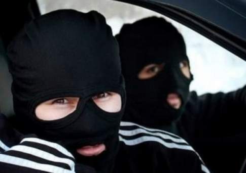 Трое в масках ранили охранника и пытались вскрыть банкомат в районном казначействе в Туркестанской области